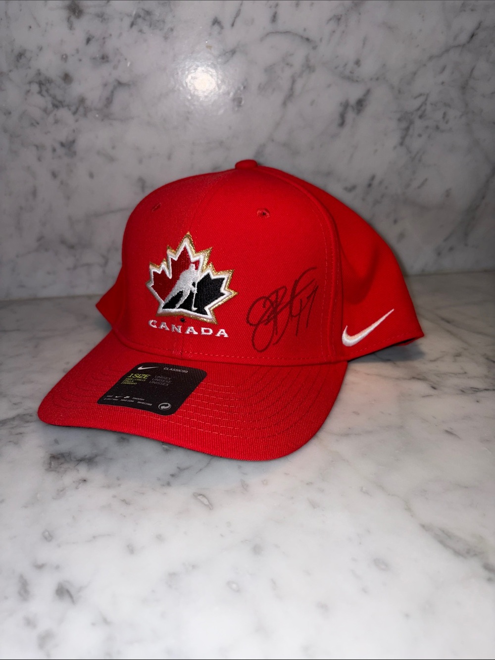 NWT Nike Canada Hockey Maple Leaf Logo Cap Autographed by Jennifer Botterill #17